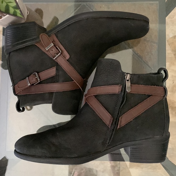 BUSSOLA Alesia Strap Ankle Boots - Picture 7 of 13